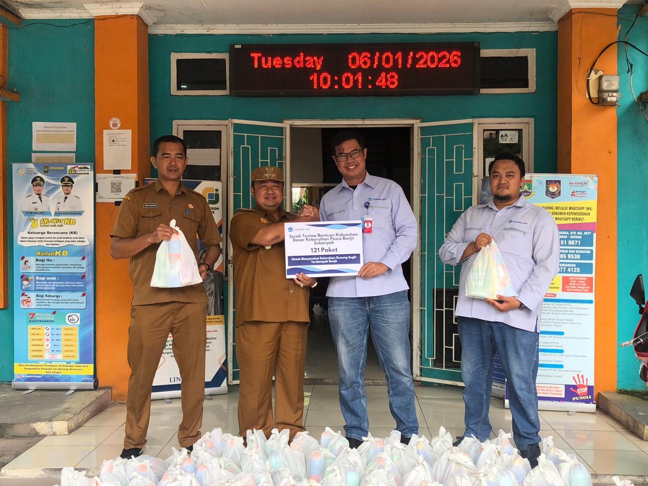 Distribution of aid for Cilegon residents affected by flooding