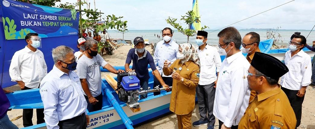 Chandra Asri Provides Fiber Boats and Ketinting Machines for Fishermen Around the Company