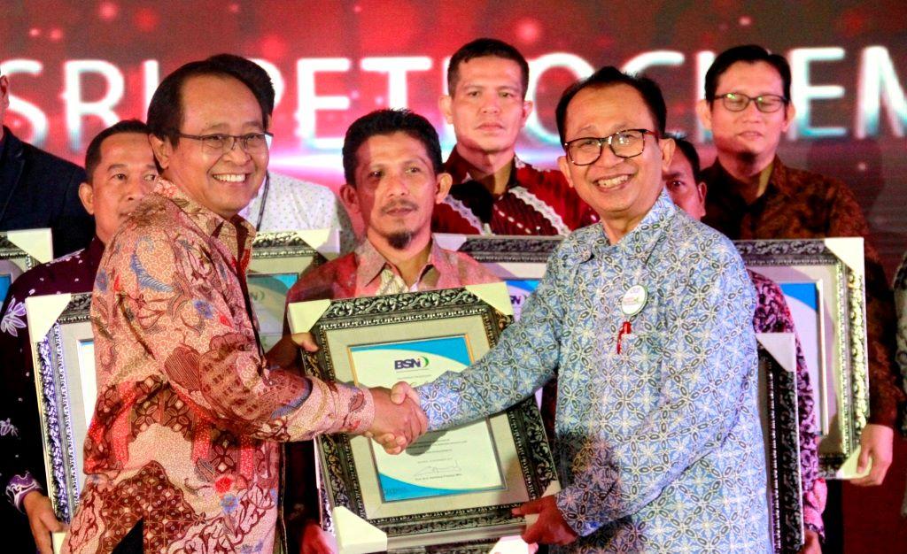 CAP Raih Dua Gold Award dalam Indonesian CSR Award 2017