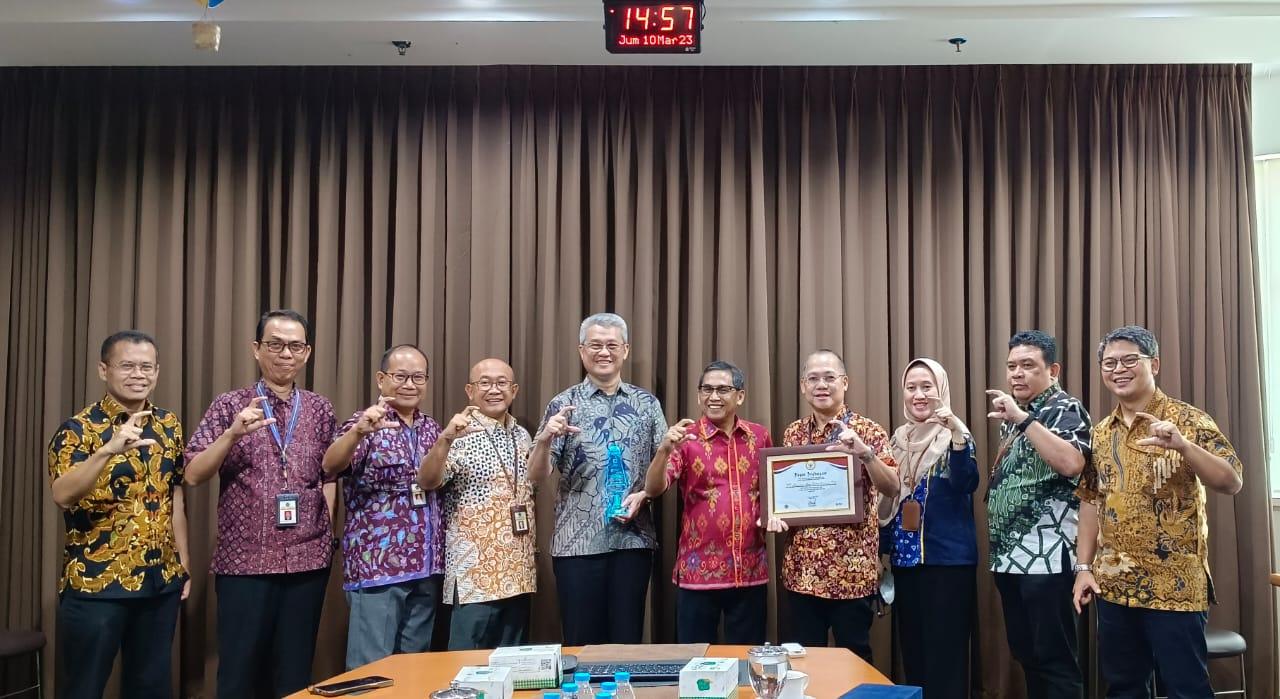 Chandra Asri Terima Penghargaan dari KPP Wajib Pajak Besar Dua